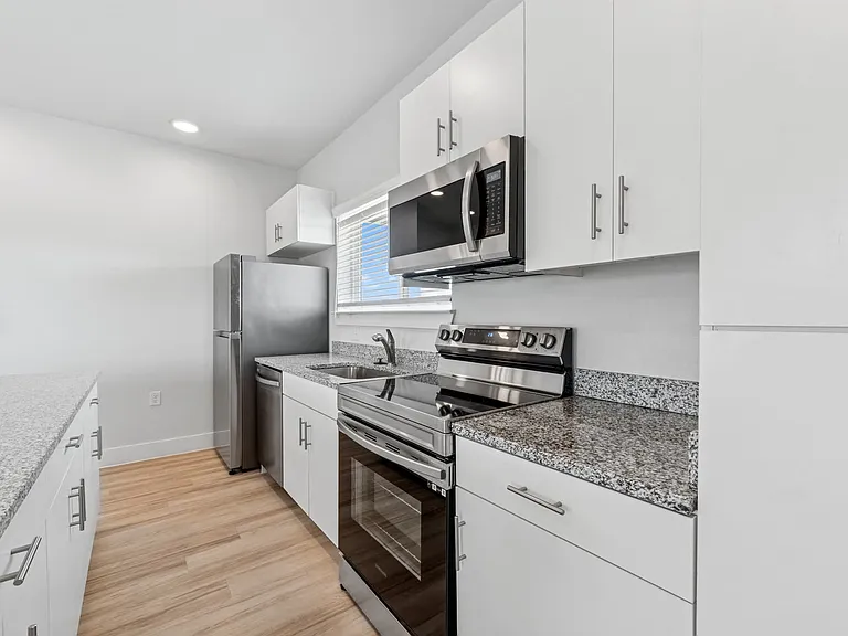 Ensign Apartments — Photo 11