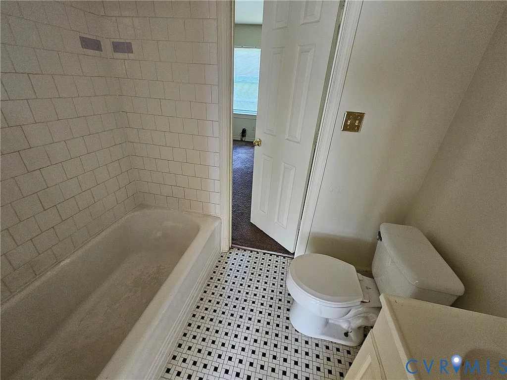 2 bed, 1.0 bath, 696 sqft, $1,100 — Photo 2
