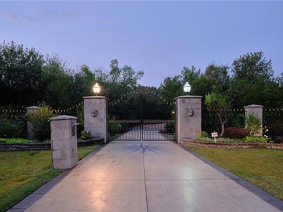 3rd image of 4711 S Deerfield Dr