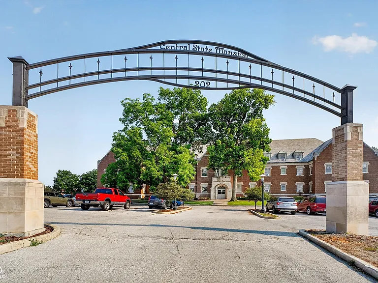 350 Steeples Blvd — Photo 30