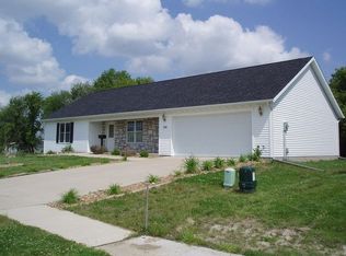 308 Village Sq, Columbus Junction, IA 52738