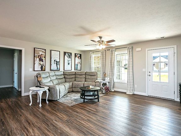 4th image of 140 Scenic Hill Dr