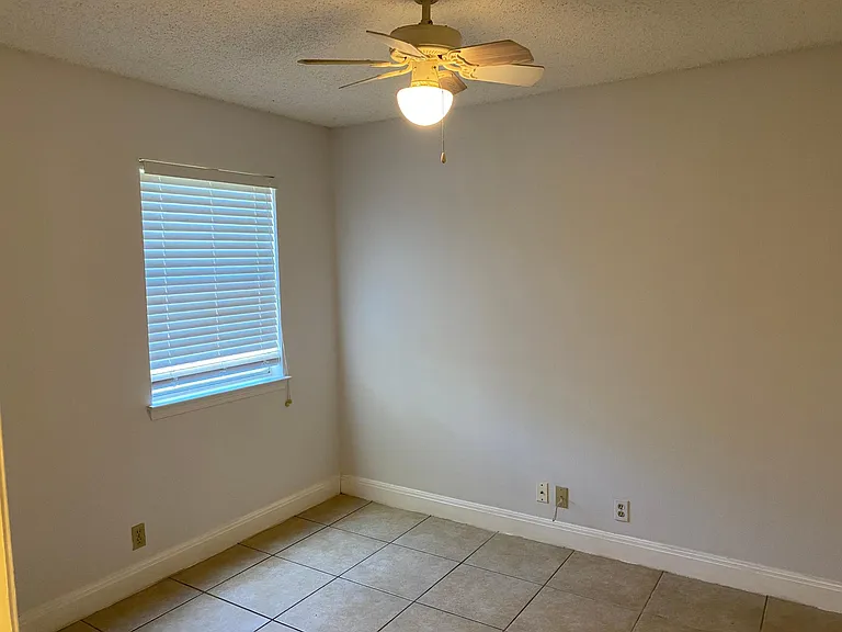 904 King Albert St #B — Photo 15