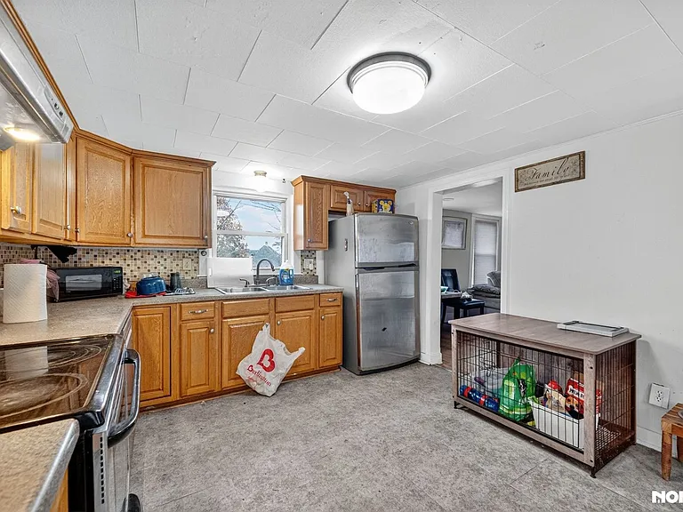 53 W Broadway — Photo 9
