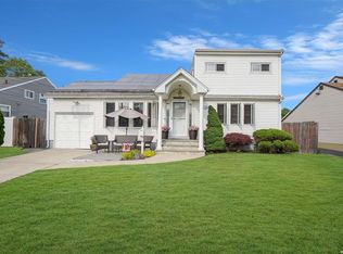 133 W 24th St, Deer Park, NY 11729