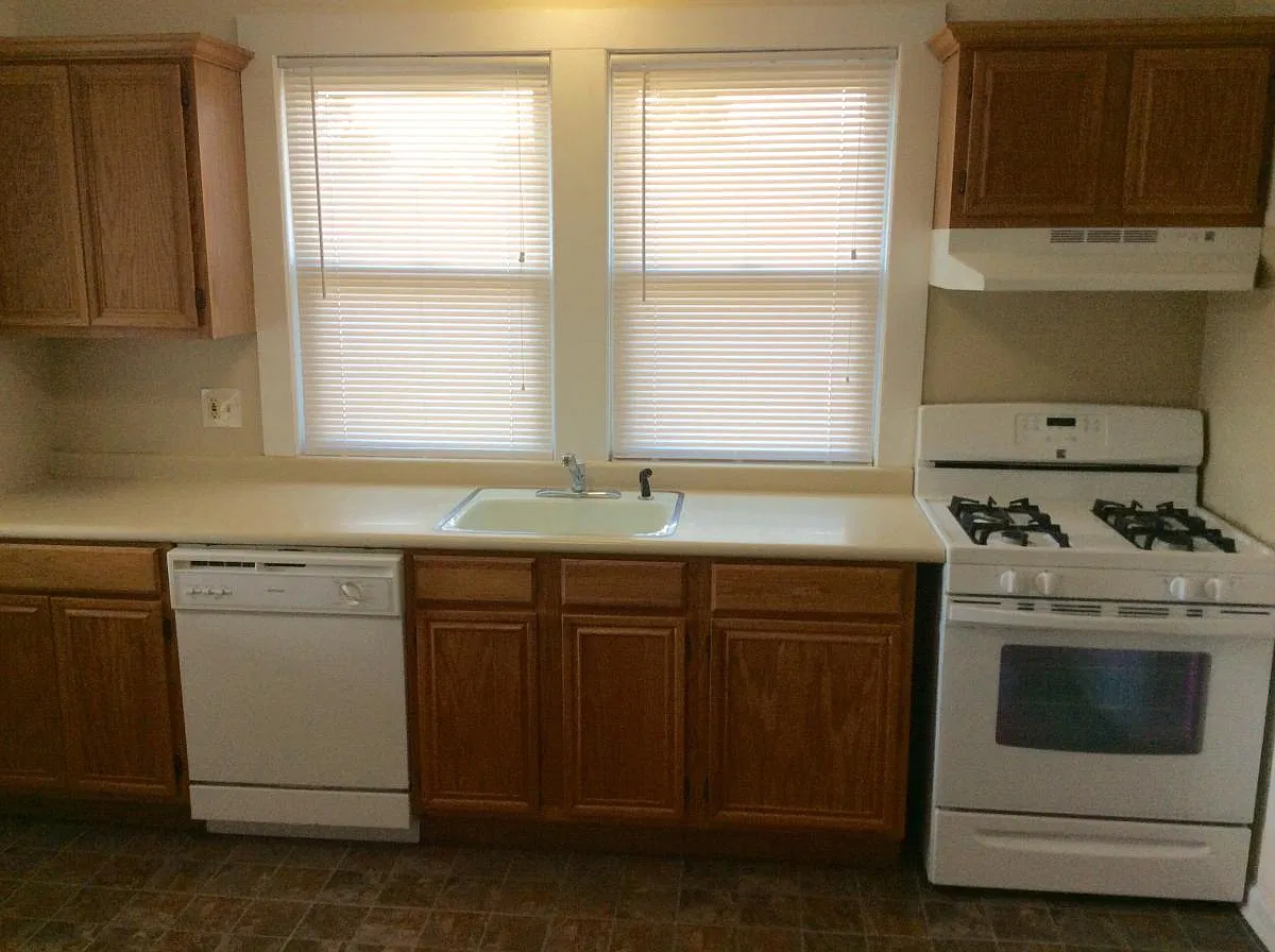 3 bed, 1200 sqft, $2,800 — Photo 3