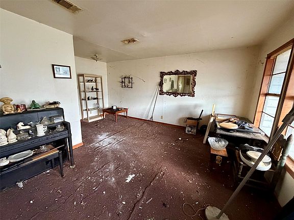 5th image of 2305 Main St
