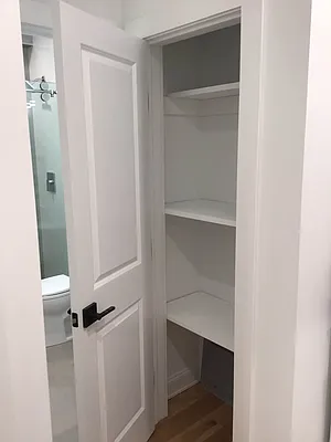 Rented by Irene Mihalios, LREB | media 21