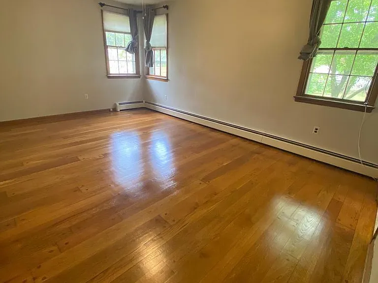 1002 Windsor Ave — Photo 10