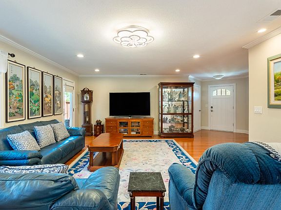 4th image of 1418 Blackstone Ave