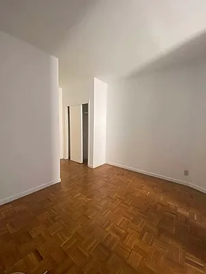 Rented by EXR | media 9