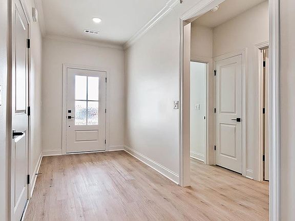 2nd image of 1045 Nottington St