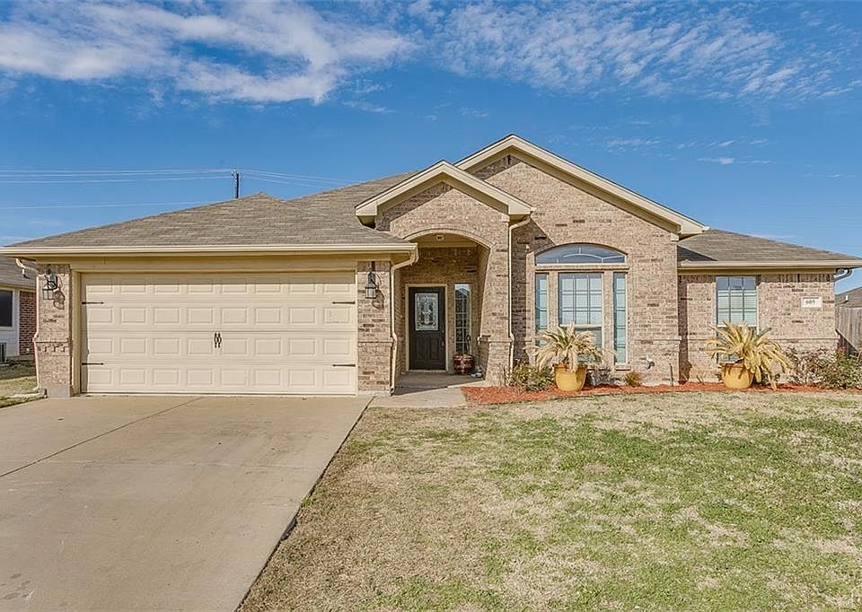 1st image of 605 E Sheila Cir