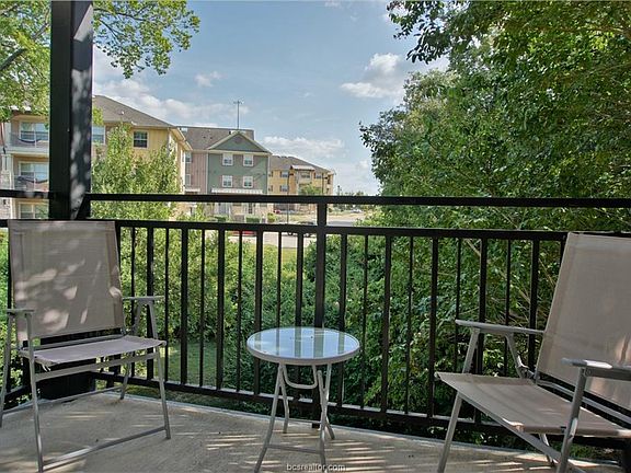 5th image of 1725 Harvey Mitchell Pkwy S APT 121