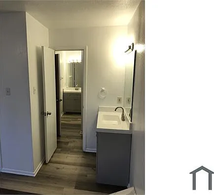 612 Race St #D — Photo 7