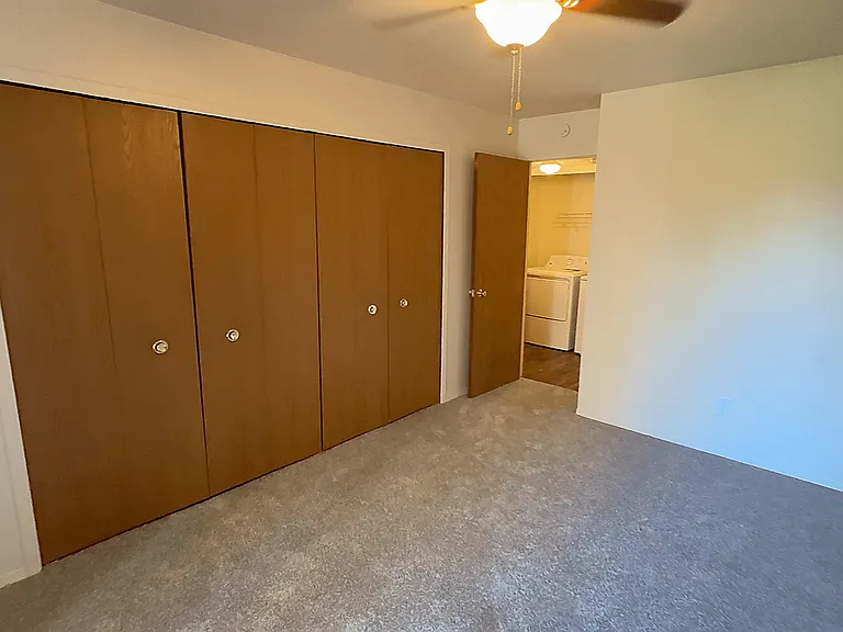 Lakeside Village Apartments — Photo 126