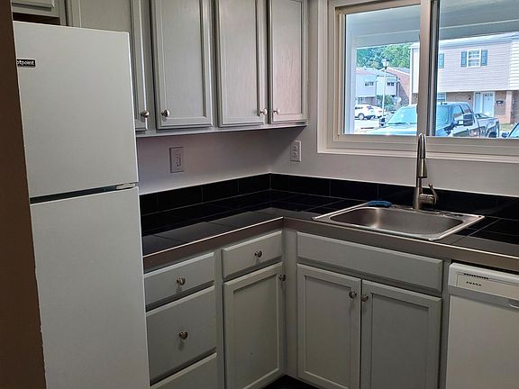 2nd image of 418 Bethlehem Ct