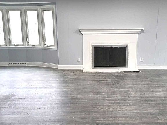 3rd image of 205 Fairview Blvd
