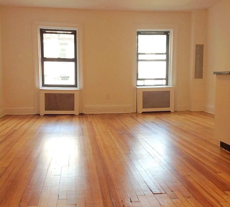 2nd image of 35 E 65th St APT 4B