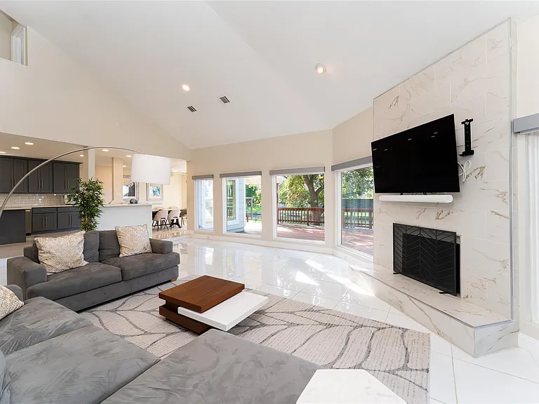 8311 Amber Cove Dr — Photo 6