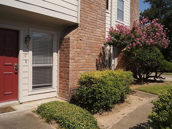 2nd image of 3901 Woodchase Dr Unit 37