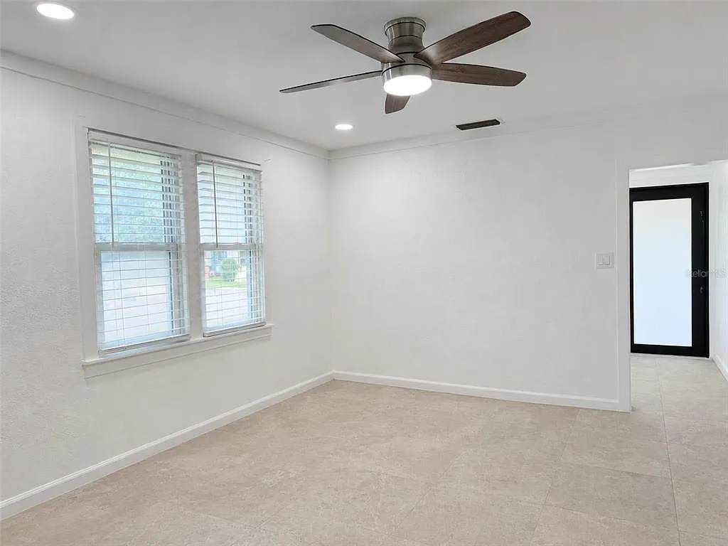 3 bed, 2.0 bath, 1178 sqft, $2,150 — Photo 3