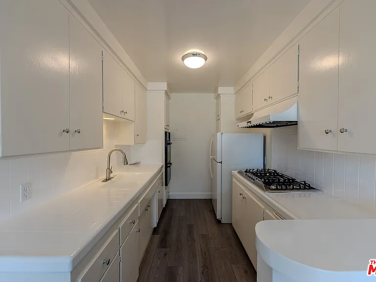 1930 S Robertson Blvd #7 — Photo 8