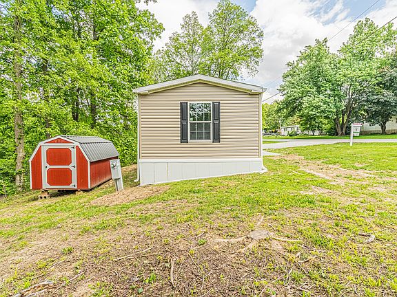 3rd image of 40 Lazy River Rd