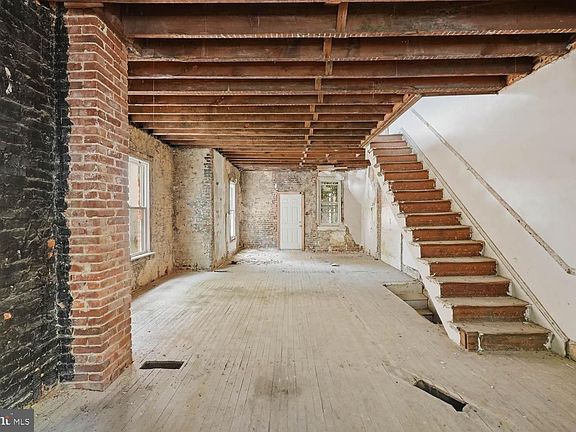 3rd image of 749 Girard St NW