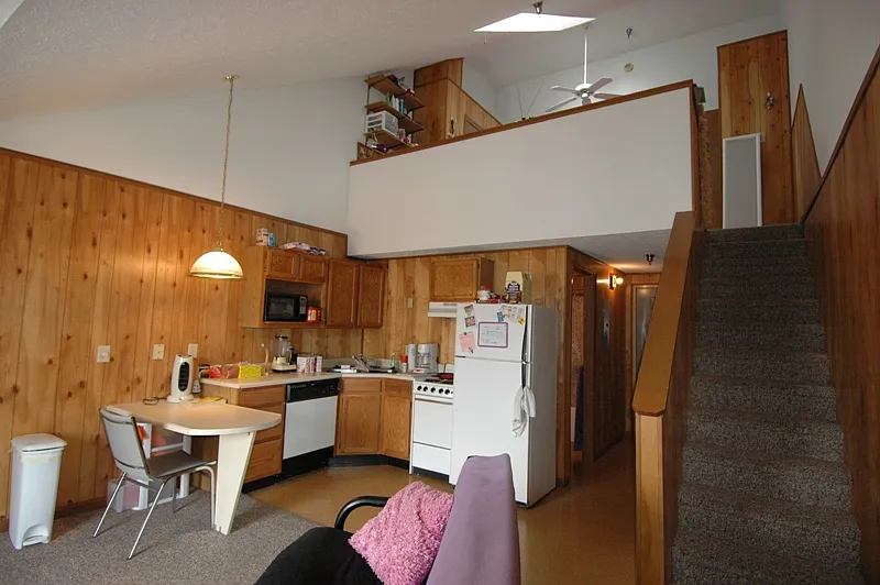 Crestview Apartments — Photo 2