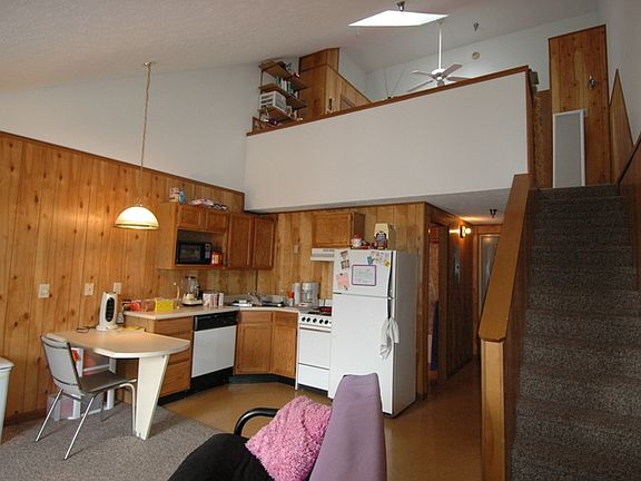 2nd image of 270 Littleton St #42aec2655