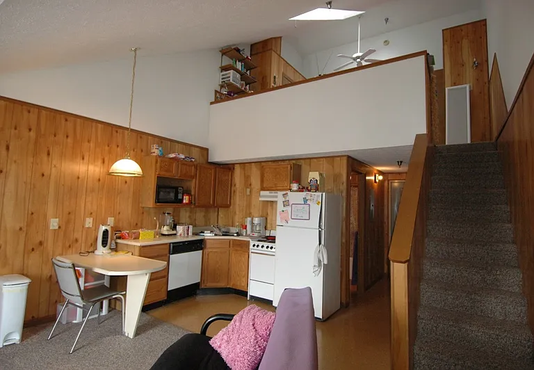 Crestview Apartments — Photo 3