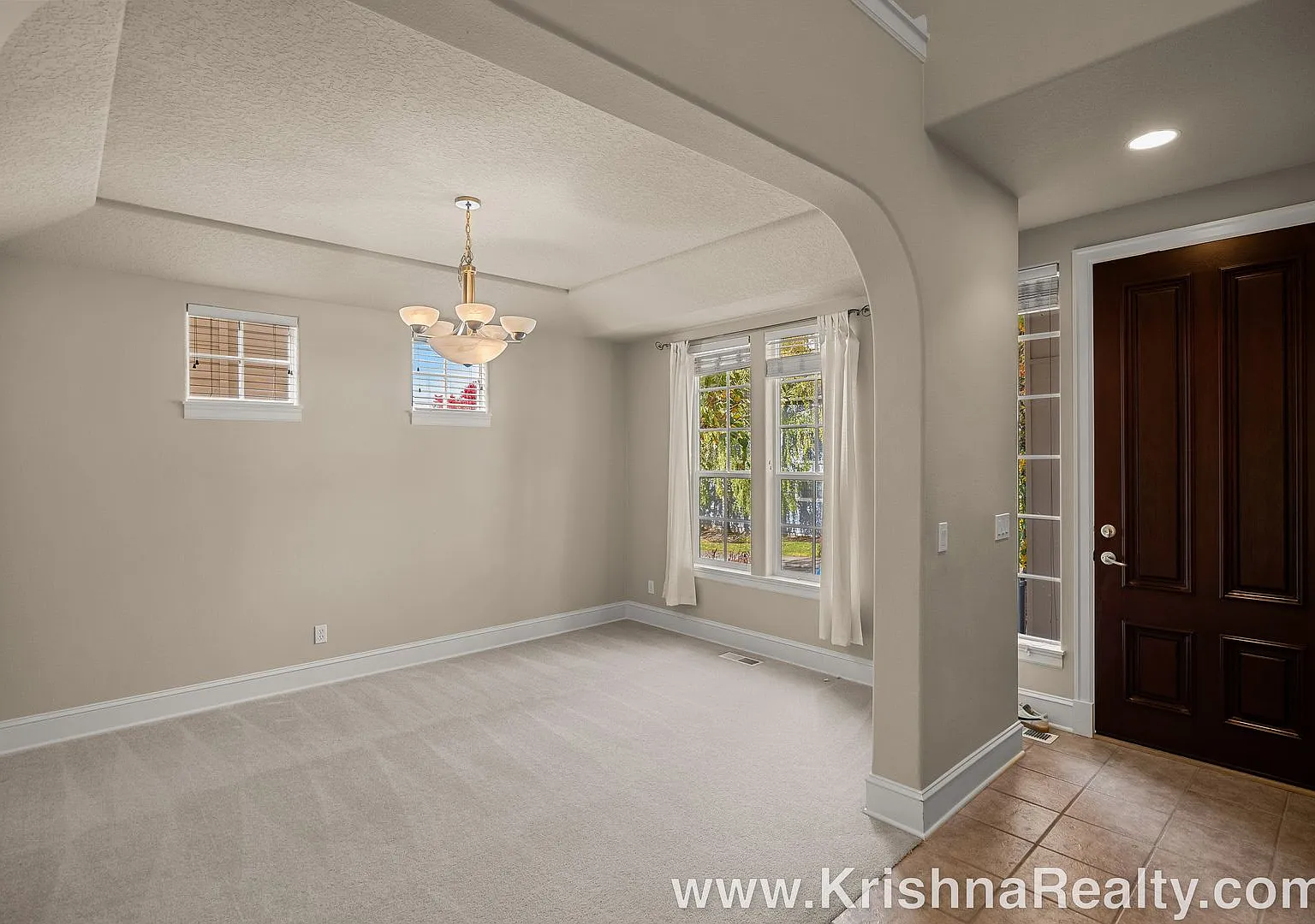 Gorgeous Exclusive Bauer Highland Community |3 BD | W/Den & Media Rm | 2.5 BA | Gourmet Kitchen I... — Photo 4