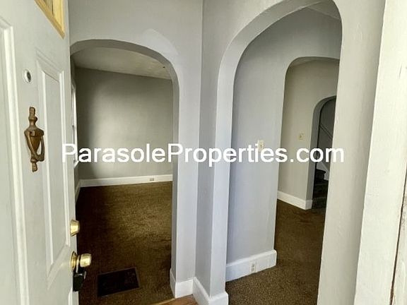 4th image of 1124 1/2 W Locust St #2