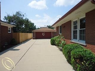 2nd image of 3032 21st St