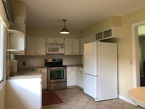 4th image of 1544 Saint Johns Ave