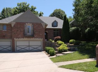 1014 W Parkhill Cir, Springfield, MO 65810