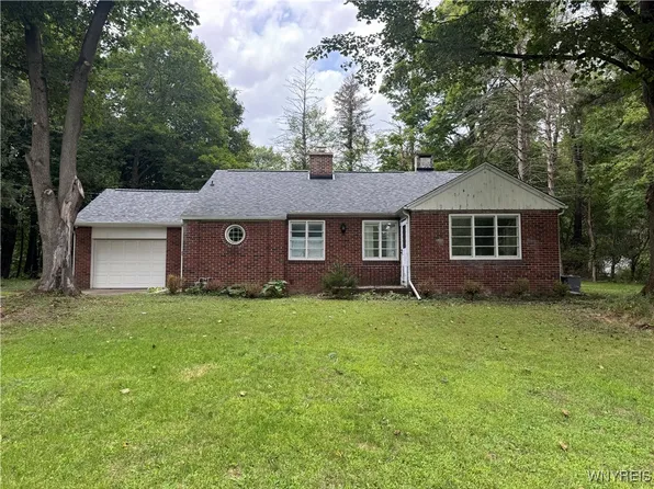 1781 Woodard Rd, Elma, NY 14059