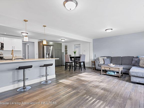 3rd image of 2927 Abbot Rd