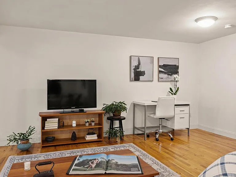 280 E St #1 — Photo 8
