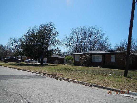4th image of 201 Mimosa Ln