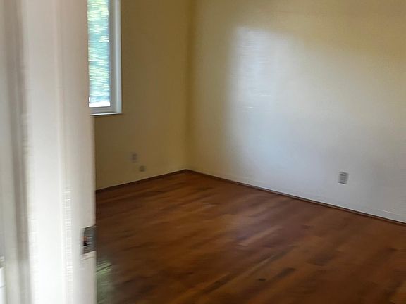 3rd image of 214 Sunnyside Ave APT D