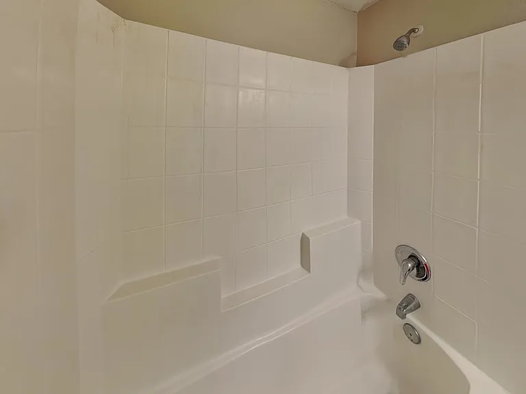 1043 Bethpage Rd — Photo 15