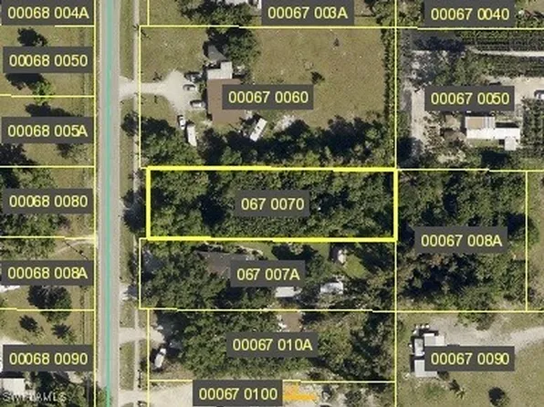 7727 Hart Dr, North Fort Myers, FL 33917