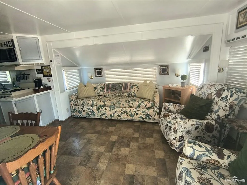 1 bed, 1.0 bath, 310 sqft, $850 — Photo 4
