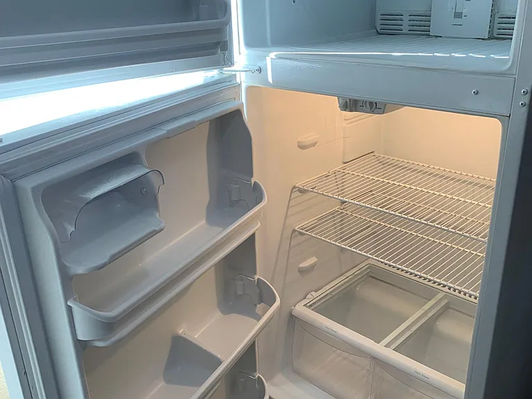 Spacious fridge/freezer