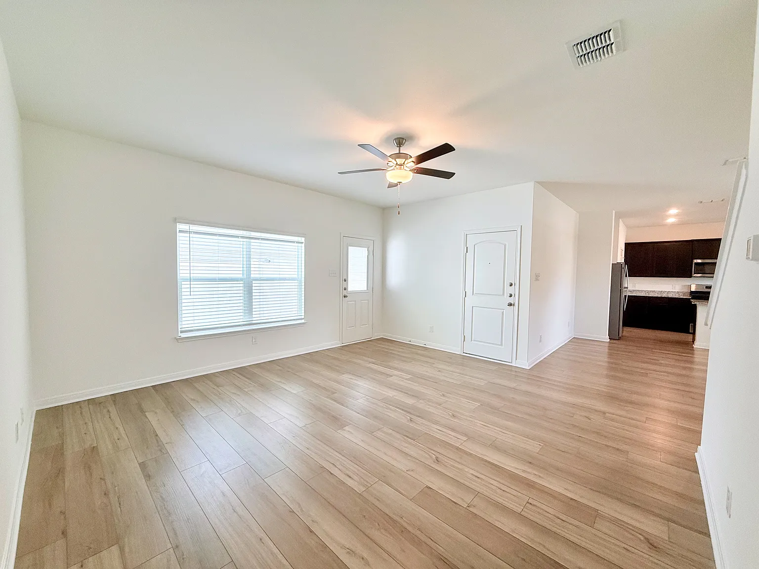 3 bed, 2.5 bath, 1611 sqft, $1,725 — Photo 4