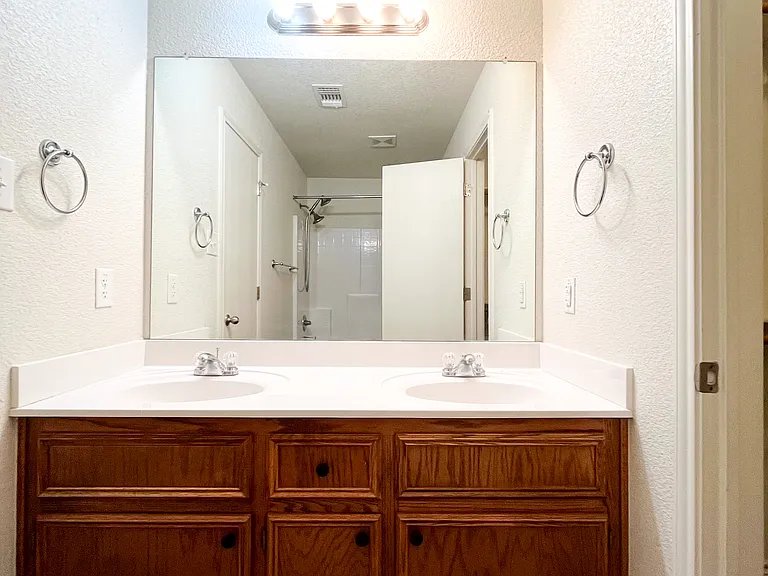 1509 Justin Loop #A — Photo 30