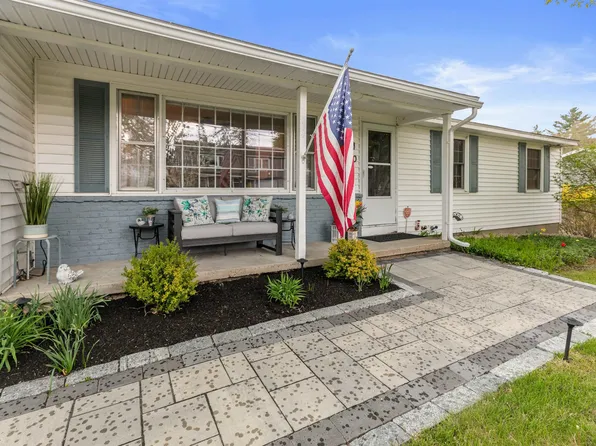 10 Hillside Road, North Hampton, NH 03862