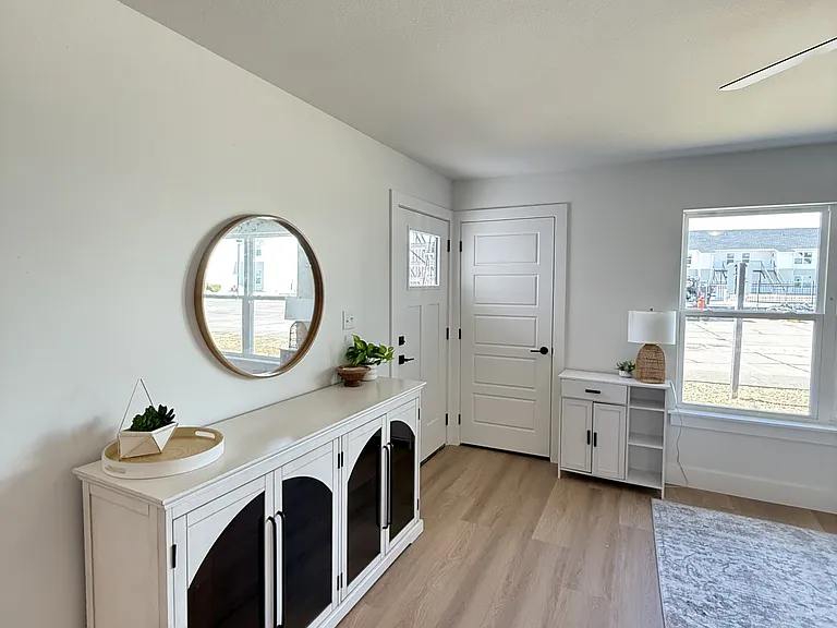 1120 W Cato Springs Rd — Photo 4
